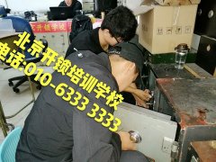 日弄女穴日b小说"
